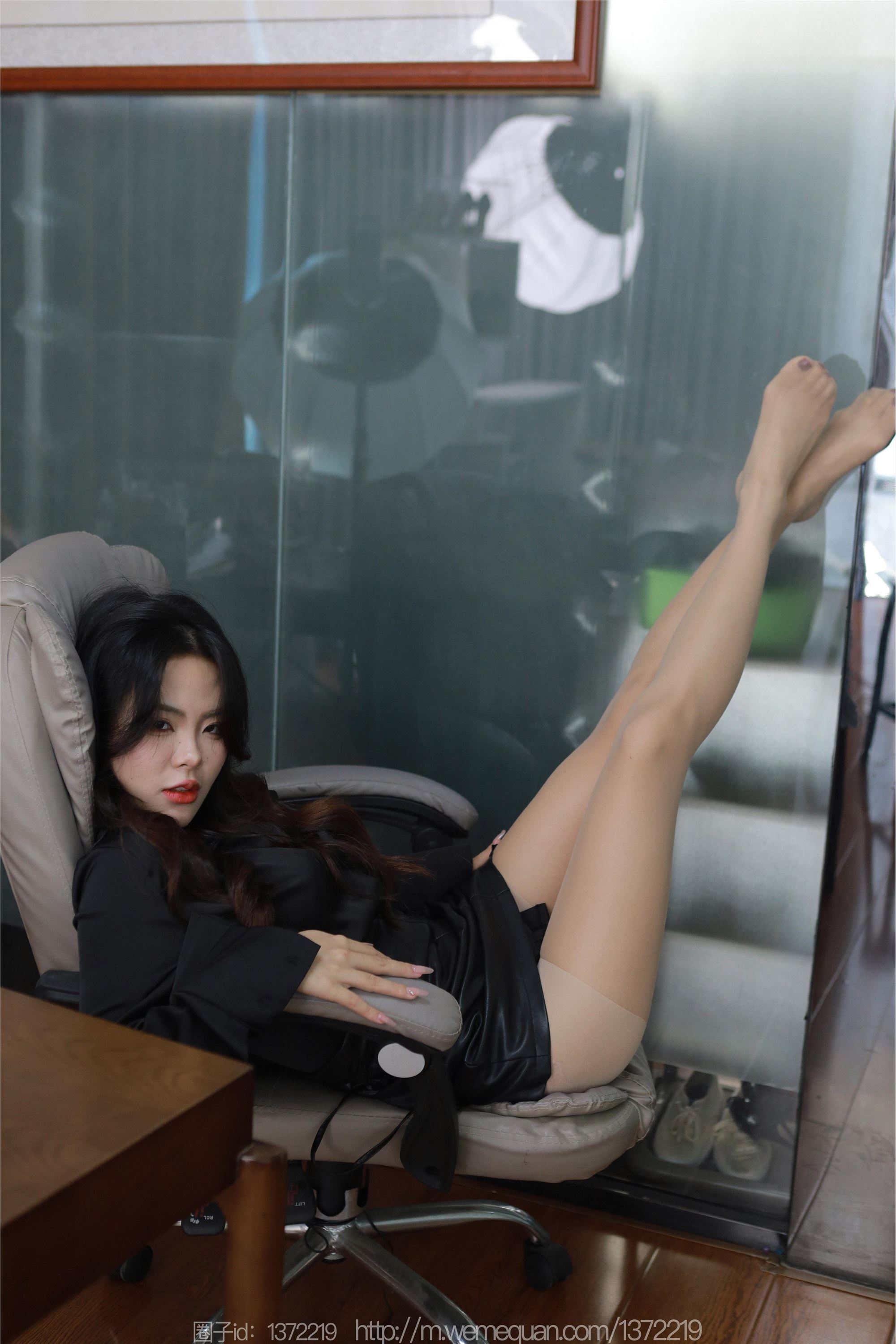 IESS异思趣向  2023.09.21 丝享家 1539 兔兔《桌上的办公》